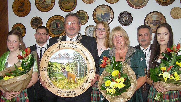 Das Königshaus: Kim Hofmeister, Martin Müller, Bernd Kömpel, Lucy Bös, Ingrid Kömpel, Richar Schipper, Laura Vogler. Foto: Wolfgang Saam