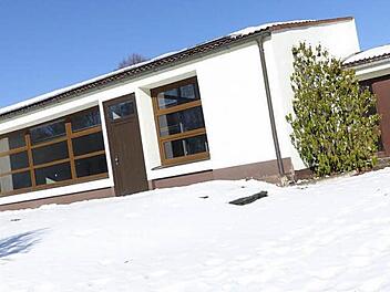 Die Guttenberger freuen sich auf ihren neuen Dorftreff, der in der teilsanierten alten Schule entsteht. Durcch ein neues Förderprogramm bekommen sie dafür 90 Prozent Zuschuss. Foto: Klaus-Peter Wulf