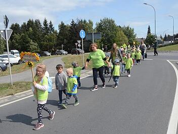 Der Kindergarten Steinbach am Wald im Kinderfestzug der Rennsteig-SchützenK.-H. Hofmann