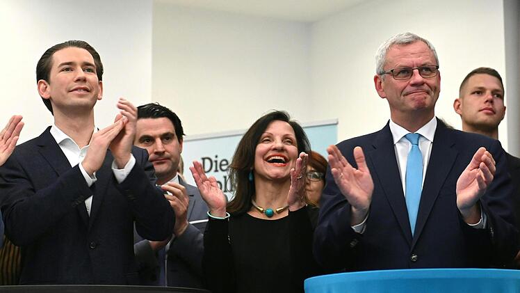 Thomas Steiner (rechts), B&uuml;rgermeister von Bad Kissingens Partnerstadt Eisenstadt, war Spitzenkandidat der &Ouml;VP bei der Landtagswahl im &ouml;sterreichischen Burgenland am Sonntag. Unser Bild zeigt ihn mit Sebastian Kurz (links), dem Vorsitzenden der &Ouml;VP und Bundeskanzler von &Ouml;sterreich.  Foto: Herbert P. Oczeret/dpa