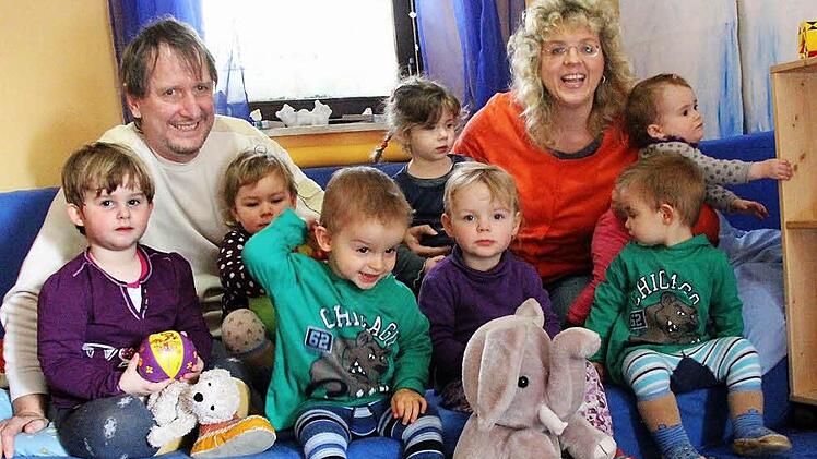 Thomas und Heidi Reichert mit ihren Schützlingen. Doch die Zukunft des Bambini-Clubs ist bedroht.  Foto: Josef Hofbauer