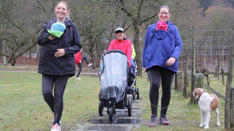 Egal ob die Kinder im Tragegurt oder im Kinderwagen - beim Super-Mama-Fitness ist alles möglich. Foto: Lisa Kieslinger