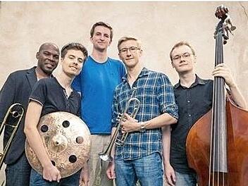 Denis Cuní Rodríguez, Silas Isenmann, Philipp Cramer, Lars Töpperwien und Jens Ziener (v. l.) bilden die Band "7,5 Meter Jazz". Foto: privat