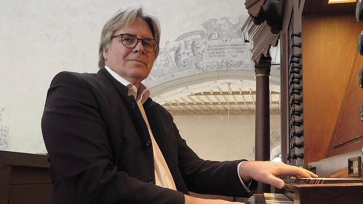 Regionalkantor Peter Rottmann spielt am Sonntag in der katholischen Pfarrkirche St. Andreas in Oberstreu ein Orgelkonzert. Foto: Karin Hagen