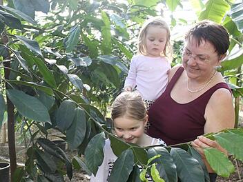 Sie waren das erste Mal in "Klein Eden": Ruth Tölg und ihre beiden Enkelinnen Anna und Maria. Foto: Schadeck