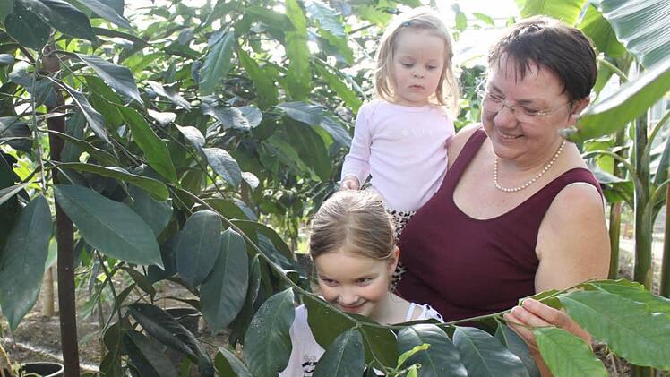 Sie waren das erste Mal in "Klein Eden": Ruth Tölg und ihre beiden Enkelinnen Anna und Maria. Foto: Schadeck
