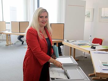 Im Stadtarchiv ging Gesundheitsministerin Melanie Huml am Sonntag zur Wahl. Foto: privat