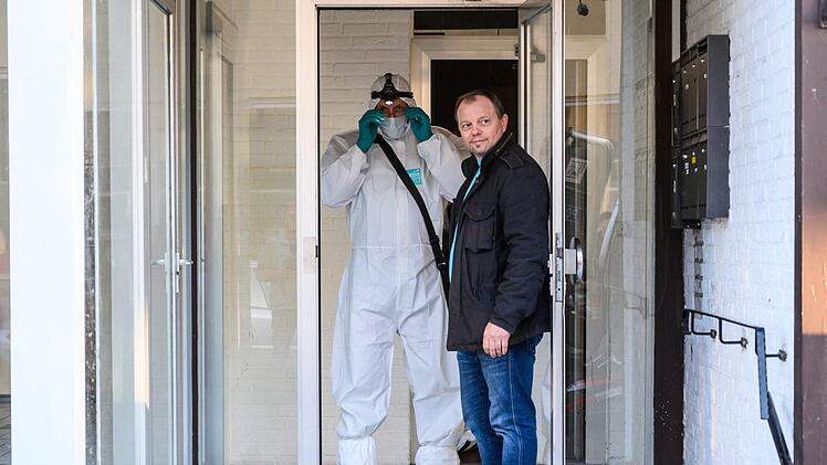 Am Montag fanden Ermittler in Rheinland-Pfalz zwei weitere Leichen. Am Samstag zuvor waren die Leichen in Passau entdeckt worden. Jetzt wurde eine weitere Wohnung durchsucht. Foto: Christophe Gateau/dpa
