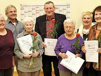 Bei den Ehrungen: Ilona Schmitt, Ludwig Nagel, Kunigunde Mönius, Franz Gumbert, Ingrid Batz, Josephine Wersal und Erika Fibich Foto: Johanna Blum