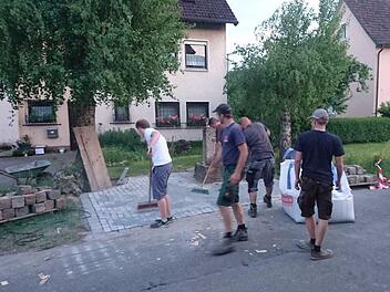 Ehrenamtliche Arbeiter erledigen in Lützelsdorf Aufgaben für die Dorfgemeinschaft. Kann so etwas auch in Pretzfeld etabliert werden? Darum drehte sich die Diskussion bei der jüngsten Sitzung des Marktgemeinderats. Foto: Carmen Schwind