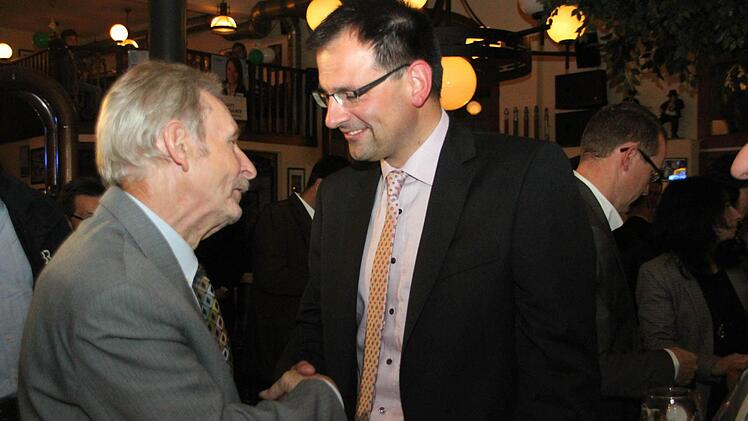 Siegfried Skowronek gratuliert Martin Schöffel