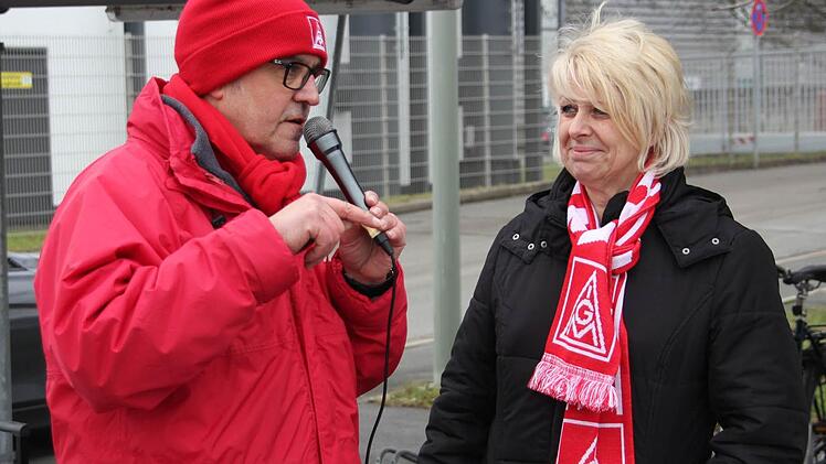Jürgen Apfel von der IG Metall und Betriebsratsvorsitzende Gabi Ruppert von Valeo  Foto: Friedwald Schedel