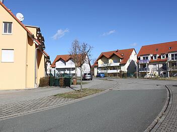 Ein Wohngebiet im Umbruch: Noch stehen in Stegaurach etliche ehemals von US-Army-Angehörigen bewohnte Häuser leer. Doch die Gemeinde verzeichnet einen verstärkten Zuzug junger Familien. Foto: Hans Kurz