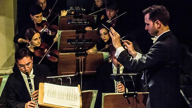 Impressionen vom Sinfoniekonzert des Landestheaters unter der Leitung von Alexander Merzyn.Foto: Jochen Berger
