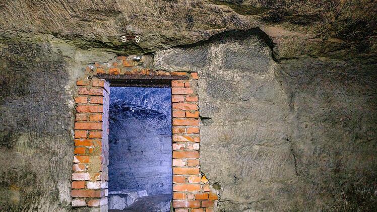 Relikt des Zweiten Weltkriegs: Durchstieg zwischen zwei Kellern. Foto: Marian Hamacher