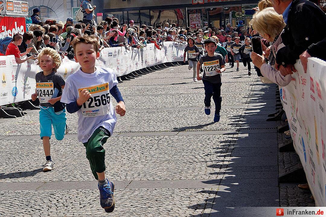 Weltkulturerbelauf 2017 in Bamberg: Der Zieleinlauf am Maxplatz