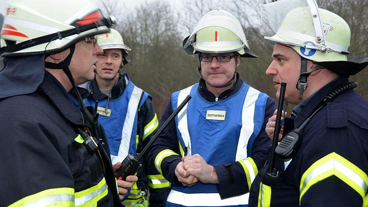 Die Feuerwehr bei den Löscharbeiten in Garitz. Foto: Rauch
