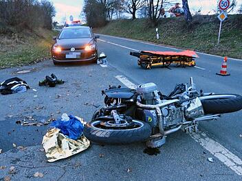 Bei einem Unfall auf der Kreisstra&szlig;e zwischen Stiebarlimbach und Schnaid im Landkreis Forchheim ist am Montag ein Motorradfahrer schwer verletzt worden. Foto: NEWS5 / Merzbach