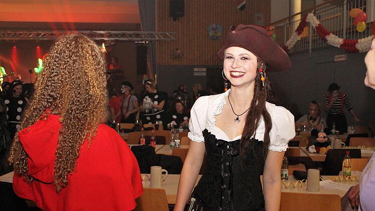 Beim Weiberfasching in Wachenroth ging's rund.  Foto: Evi Seeger