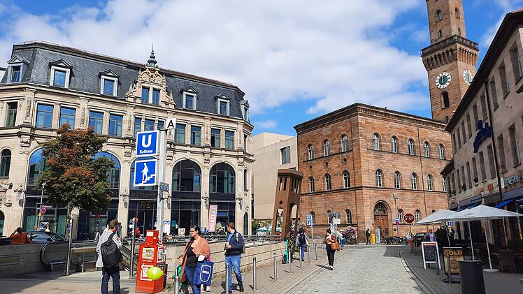 Fürth: Sozialrathaus führt neue Erreichbarkeitszeiten ein - aufgrund hoher Nachfrage