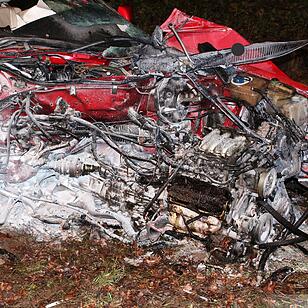 Schwerer Unfall bei Neuenmarkt - Fahrer überlebt schwerverletzt