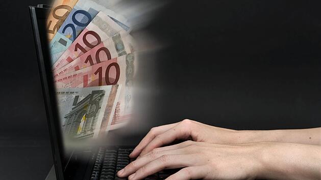 Mit einer seit Jahren andauernden Betrugsmasche hat die sogenannte Nigeria Connection eine Frau aus Lohr am Main (Unterfranken) dazu gebracht, über einen längeren Zeitraum größere Geldbeträge ins Ausland zu überweisen. Symbolfoto: Jens Schierenbeck/dpa