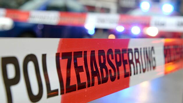 Die am Sonntagnachmittag tot aufgefundene 19-J&auml;hrige aus Hof wurde Opfer eines Gewaltverbrechens. In der Wohnung war au&szlig;erdem ihr einj&auml;hriges Kind. Foto: Patrick Seeger/dpa