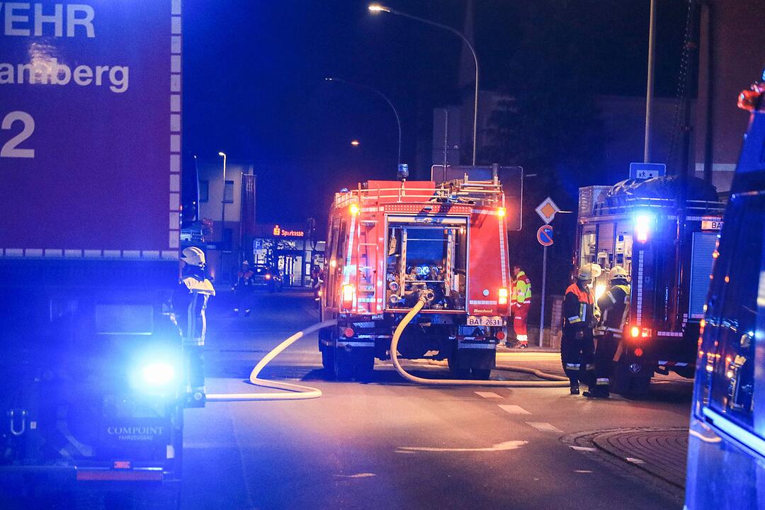 Schlüsselfeld: Zwei maskierte Täter sprengen Geldautomaten