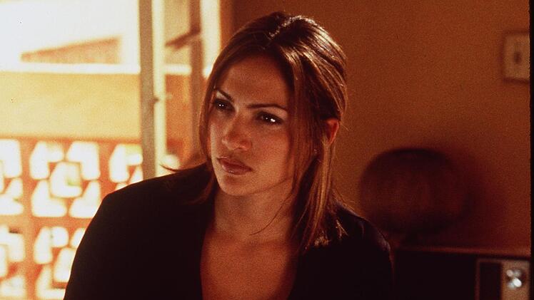 In "Out Of Sight" gl&auml;nzte Jennifer Lopez als Polizistin, die von einem Bankr&auml;uber (George Clooney) entf&uuml;hrt wird.