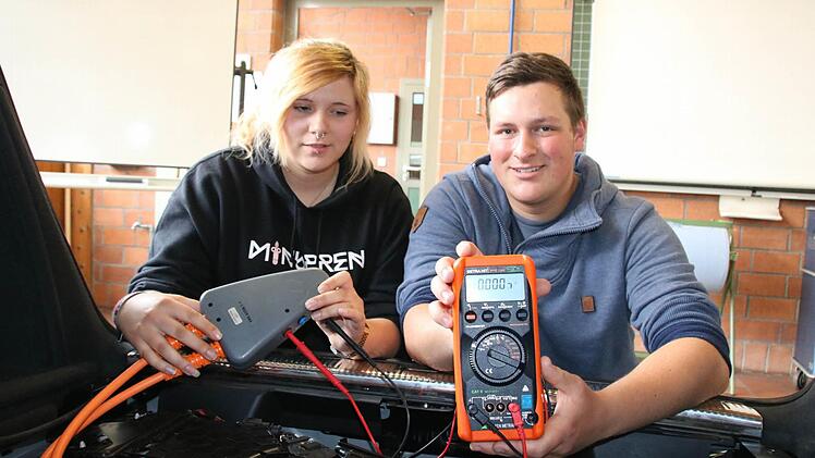 Eindrücke von der Übergabe des Fahrzeugs. Foto: Ralf Ruppert