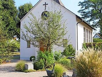 Die Dreifaltigkeitskapelle in Grasmannsdorf wurde 1966 geweiht.   Fotos: Elke Pieger