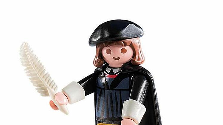 Der Playmobil-Luther dient der Deutschen Zentrale für Tourismus als Reformations-Botschafter. Mehrere gut anderthalb Meter große Exemplare könnten 2017 Coburger Schaufenster zieren. Foto: obs/Congress- und Tourismus-Zentrale Nürnberg/Playmobil
