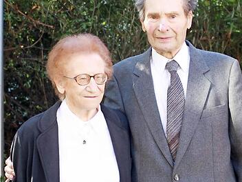 Blicken auf 65 Ehejahre: Resi und Otto Schmelzer.  Foto: Christiane Reuther