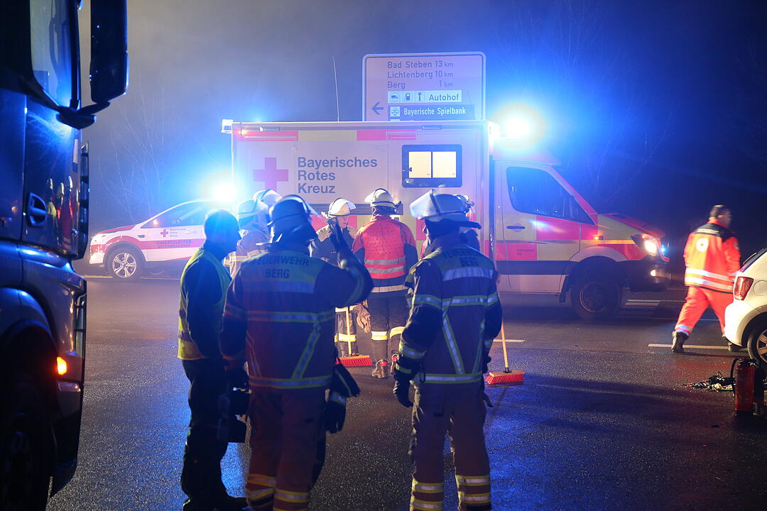 Oberfranken: Schwerverletze nach Frontalcrash an Autobahnauffahrt