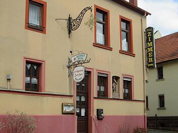 Mit dem Gasthof "Zum Stern" schloss ein alteingesessener Gastronomie-Betrieb in Elfershausen. Hier sollen Mietwohnungen und eine Dachterrasse entstehen.