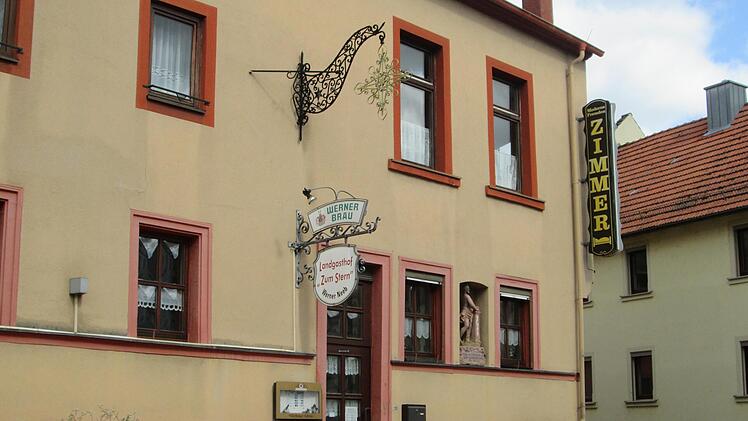 Mit dem Gasthof "Zum Stern" schloss ein alteingesessener Gastronomie-Betrieb in Elfershausen. Hier sollen Mietwohnungen und eine Dachterrasse entstehen.
