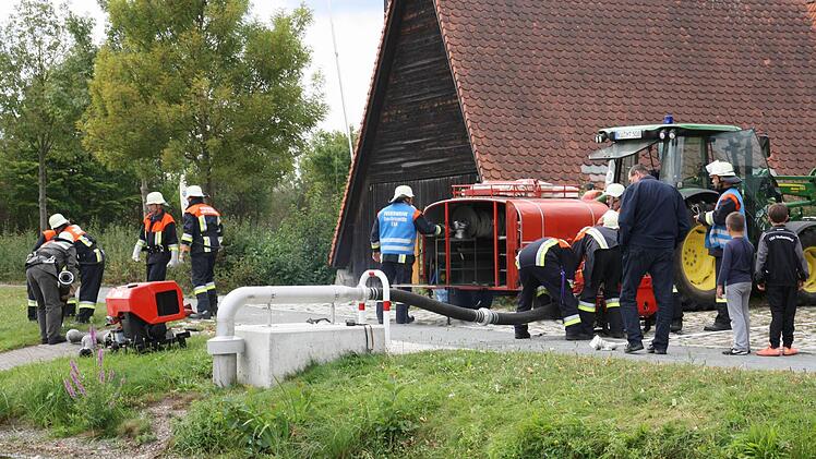 Die Pumpe wird angeschlossen