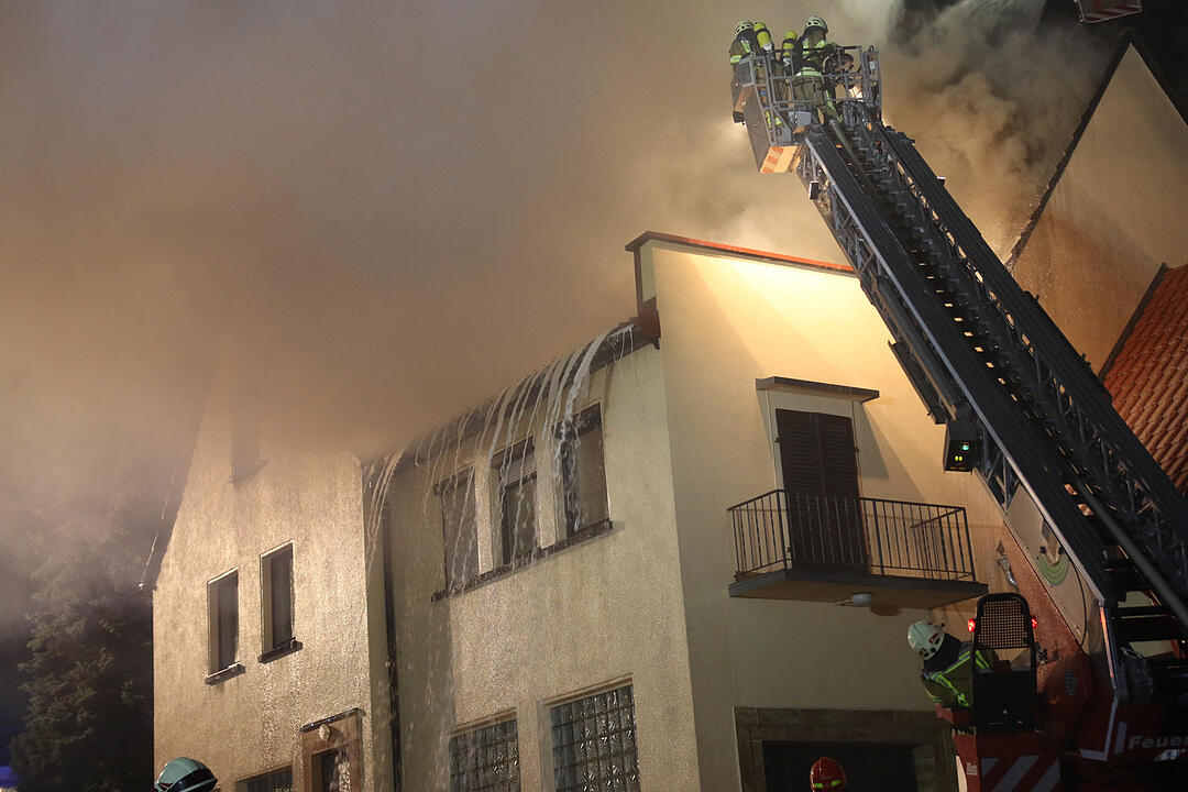 Dachstuhlbrand in Grub am Forst