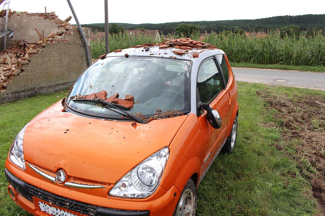 Eine Schneise der Verwüstung nach Unwettern in Mittelfranken