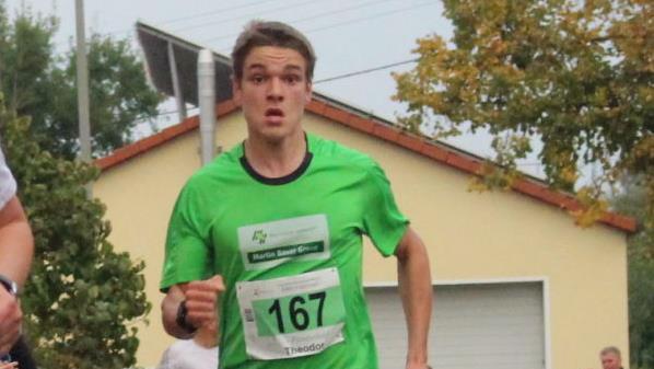 Zu einem letzten Sprint zog Theo Schell an und gewann &uuml;ber zehn Kilometer.