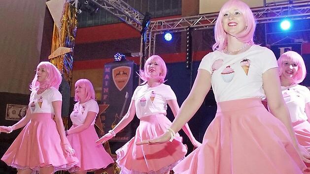 Die Baunacher Prinzengarde sorgte unter anderem mit dem Tanz "Lollipop" f&uuml;r Stimmung in der Halle. Fotos: Mario Deller