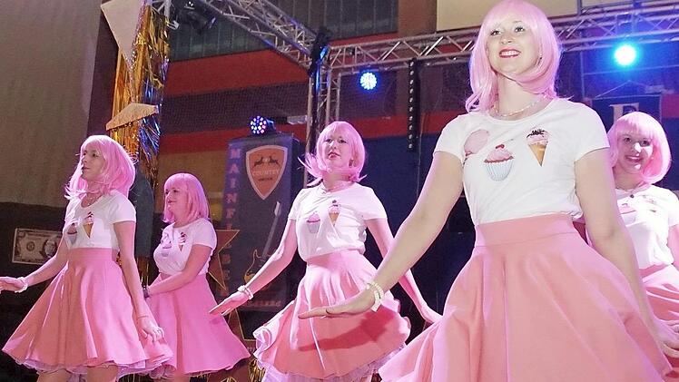 Die Baunacher Prinzengarde sorgte unter anderem mit dem Tanz "Lollipop" für Stimmung in der Halle. Fotos: Mario Deller