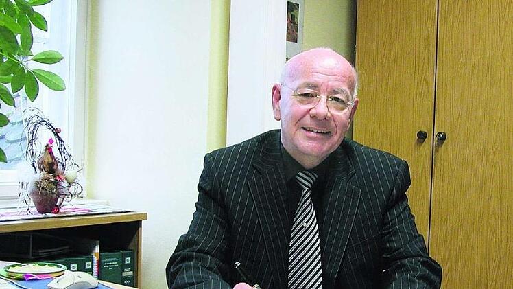 Günter Hahn ist im Alter von 75 Jahren verstorben. Das Foto zeigt ihn kurz vor dem Ruhestand im Schulamt.  Foto: Archiv/Thomas Ahnert