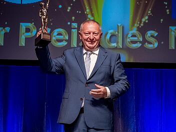 Landkreis Bad Kissingen: Landkreis ist "Kommune des Jahres 2023" - Sonderpreis w&uuml;rdigt Wirtschaftsverbesserungen