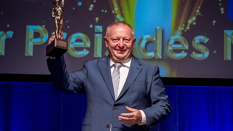 Landkreis Bad Kissingen: Landkreis ist "Kommune des Jahres 2023" - Sonderpreis w&uuml;rdigt Wirtschaftsverbesserungen