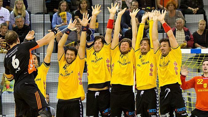 Coburgs Handballer müssen sich heute Abend gewaltig strecken, wenn sie in Saarlouis nicht leer ausgehen wollen (von links): Jiri Vitek, Tomas Riha, Till Rhiem, Steffen Coßbau und Dominik Kelm. Foto: Albert Höchstädter