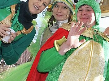 Originelle Masken und phantasievolle Kostüme sowie viel Heiterkeit zeichnen den Fasching in Kleukheim alljährlich aus. Fotos: Gerda Völk