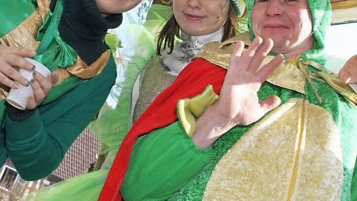 Originelle Masken und phantasievolle Kostüme sowie viel Heiterkeit zeichnen den Fasching in Kleukheim alljährlich aus. Fotos: Gerda Völk