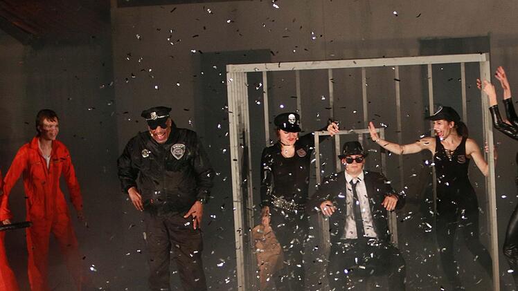 Die Musical Comedy "Blues Brothers in Prison" feierte Premiere auf der Waldbühne Heldritt.Foto: Jochen Berger