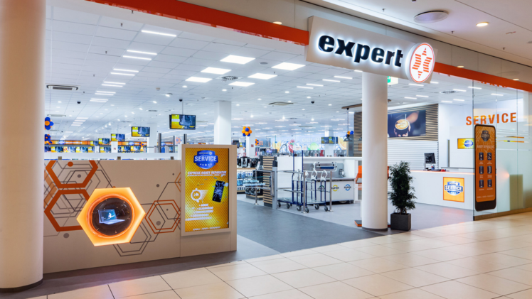 Im neuen expert-Markt im Flair in Fürth wird derzeit noch fleißig geräumt, gewerkelt und gehämmert – schließlich bleiben nur noch wenige Tage Zeit bis zur großen Eröffnung am 24. März. Foto: expert Deutschland